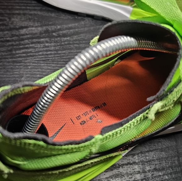 Nike Waffle One Electric Green - Picture 8 of 9